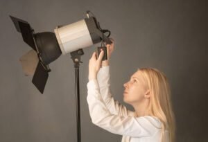 Nos Bastidores: inscrições para oficina de iluminação cênica começam em junho