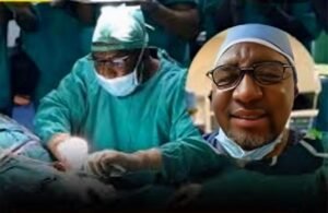Médico sul-africano realiza primeiro transplante de ouvido e “cura” surdez