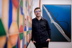 Fotógrafo Celso Júnior reabre galeria com novo projeto arquitetônico e exposição inédita