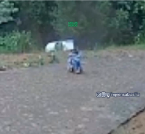 Pai salva filhos em cena que viralizou e emociona pela força dos laços familiares