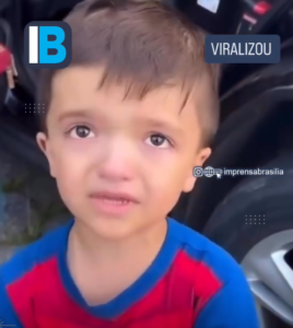 Pai leva filho à delegacia em gesto educativo após incidente com perfume