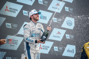 Enzo Elias vence a corrida sprint da abertura da BRB Stock Car Pro Series