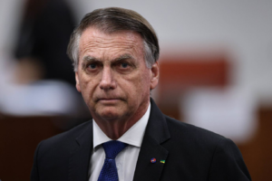 Bolsonaro tem piora da função renal e aumento de inflamação