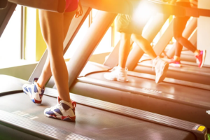 Cardio ou musculação: o que fazer primeiro? Especialistas esclarecem