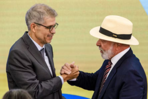 Lula não desistirá da reeleição em nenhuma hipótese, diz ministro Sidônio