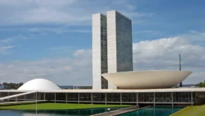 Áudio de Flávio Bolsonaro e prisão em caso Master agitam o dia