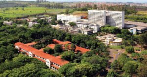 Justiça condena professor da USP por transfobia contra alunas