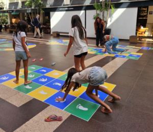Quintal do Terraço transforma shopping em espaço de brincadeiras clássicas e conexão em família