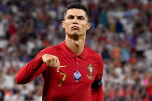 Cristiano Ronaldo se torna o primeiro jogador a marcar gols em seis Copas do Mundo