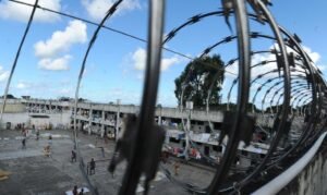 Presídios do Rio intensificam combate à entrada de itens proibidos