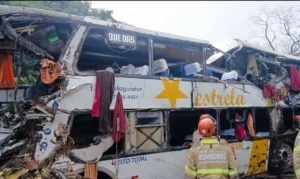 Acidente de ônibus em Petrópolis deixa 10 vítimas fatais do sexo feminino