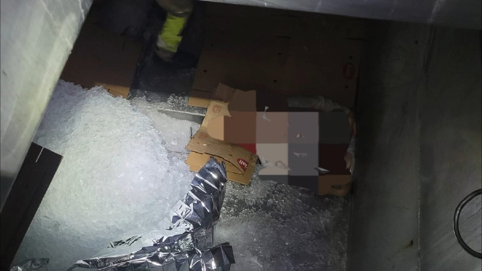 Homem morre preso em máquina de triturar gelo em BH