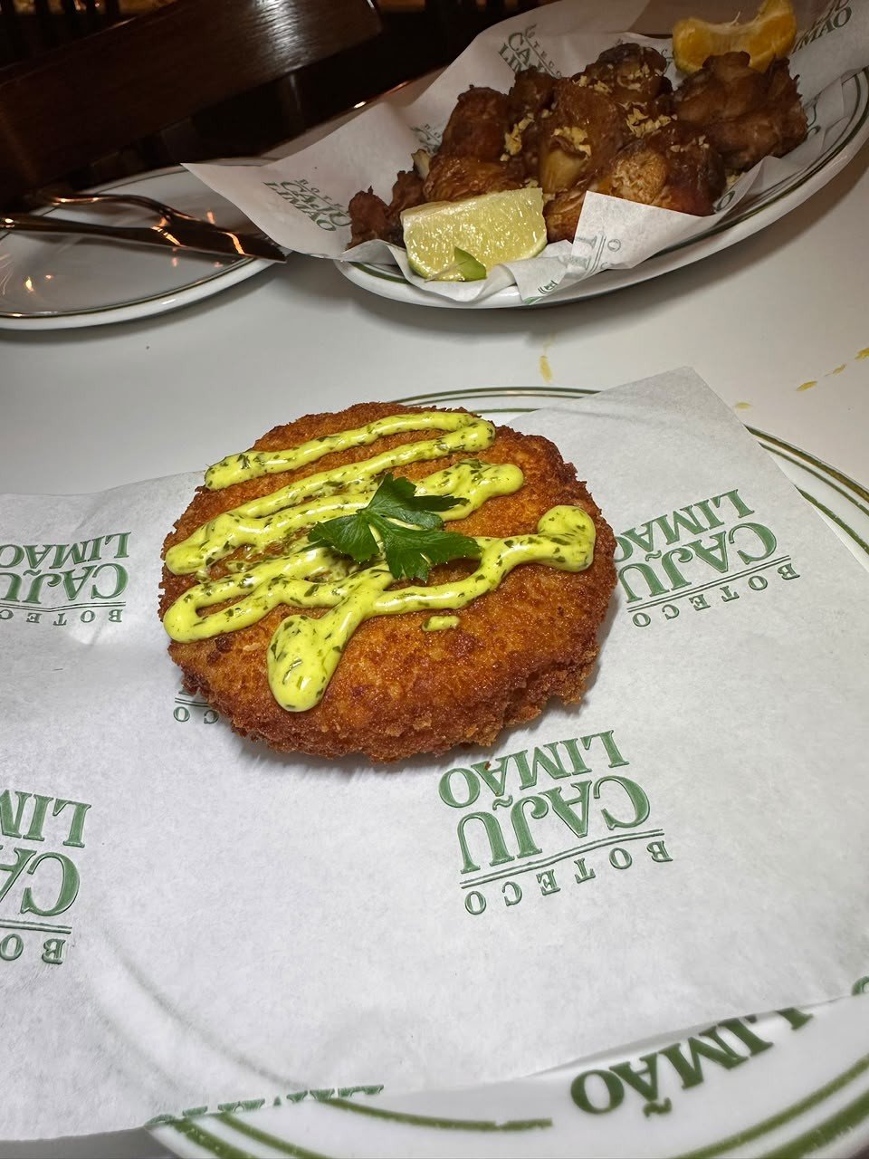 Petisco empanado no Boteco Caju Limão