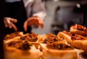 Safras do Cerrado 2026 reúne mais de 50 expositores, 12 vinícolas e experiências gastronômicas em Brasília